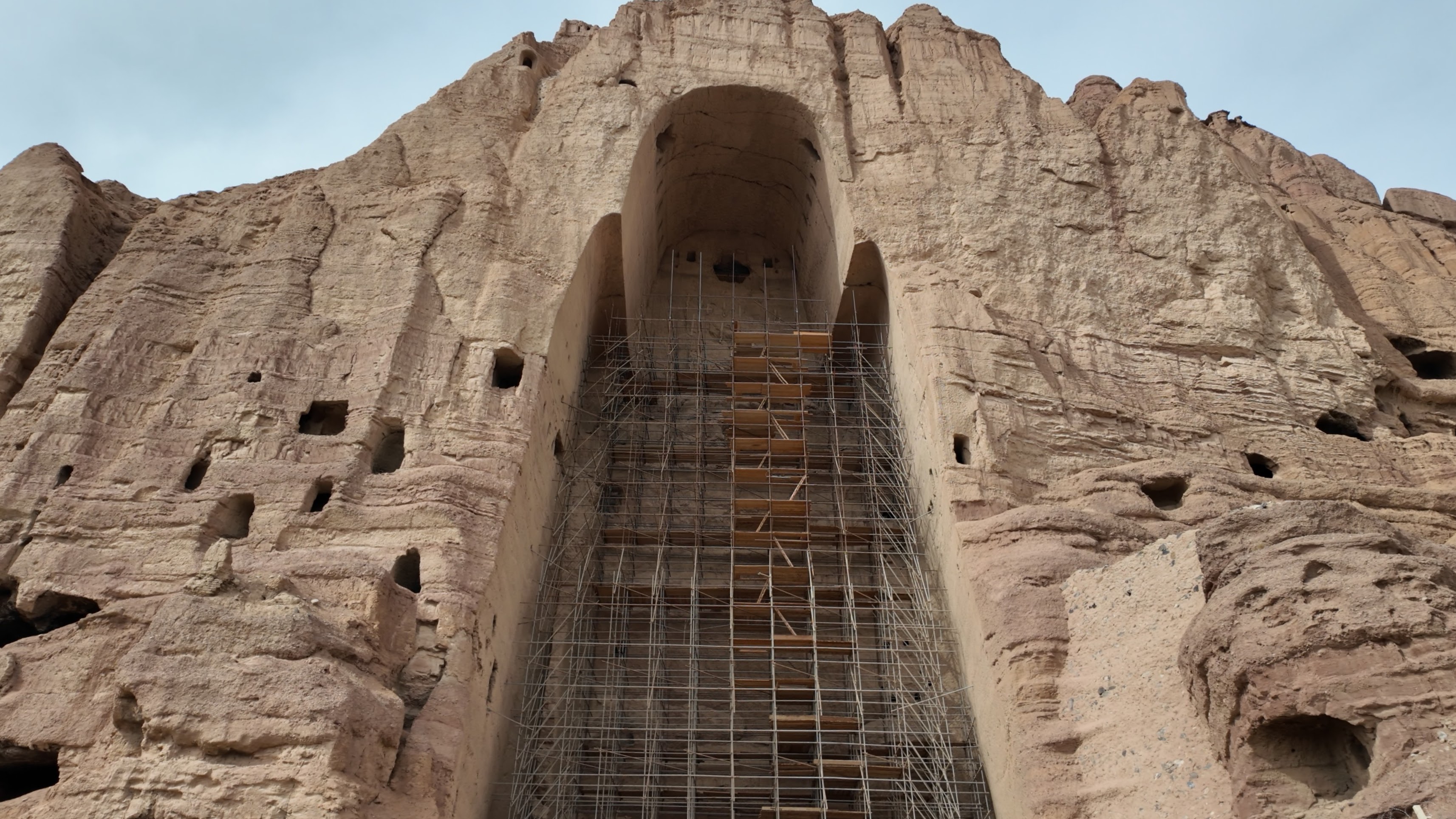 Wallpaper: afghanistan_bamyan_buddha_hole.jpg