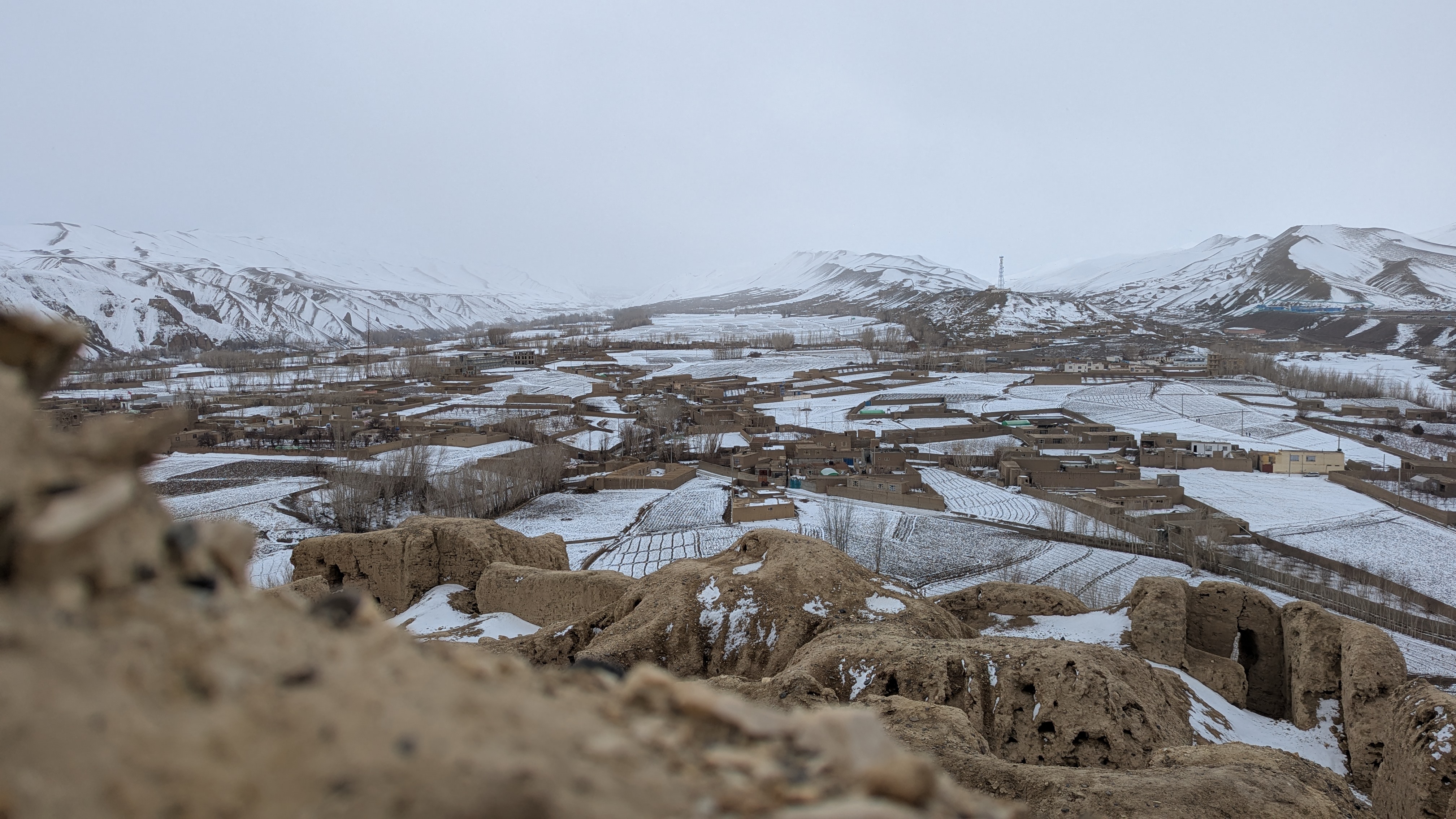 Wallpaper: afghanistan_bamyan_snow.jpg