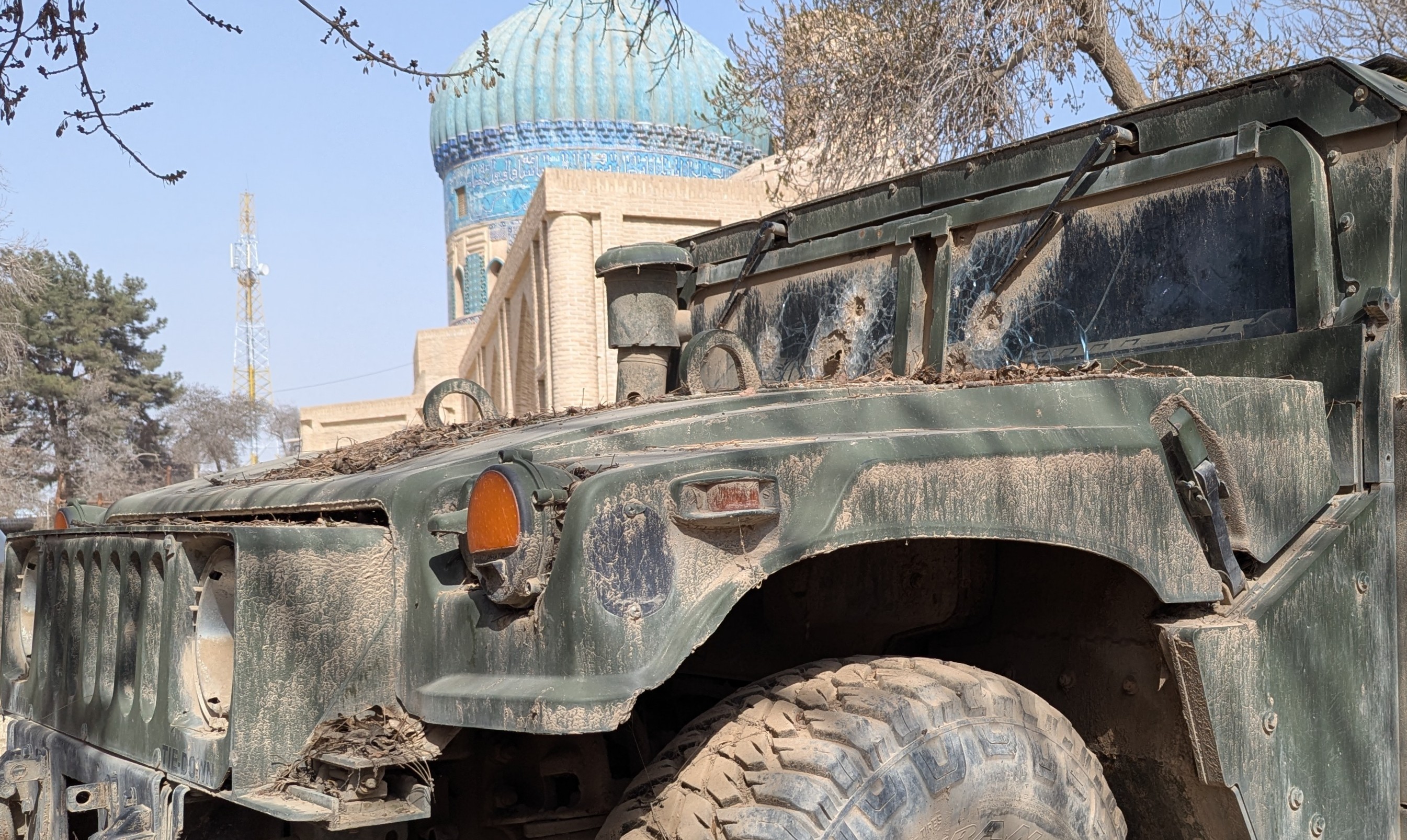 Wallpaper: afghanistan_shot_humvee_mosque.jpg