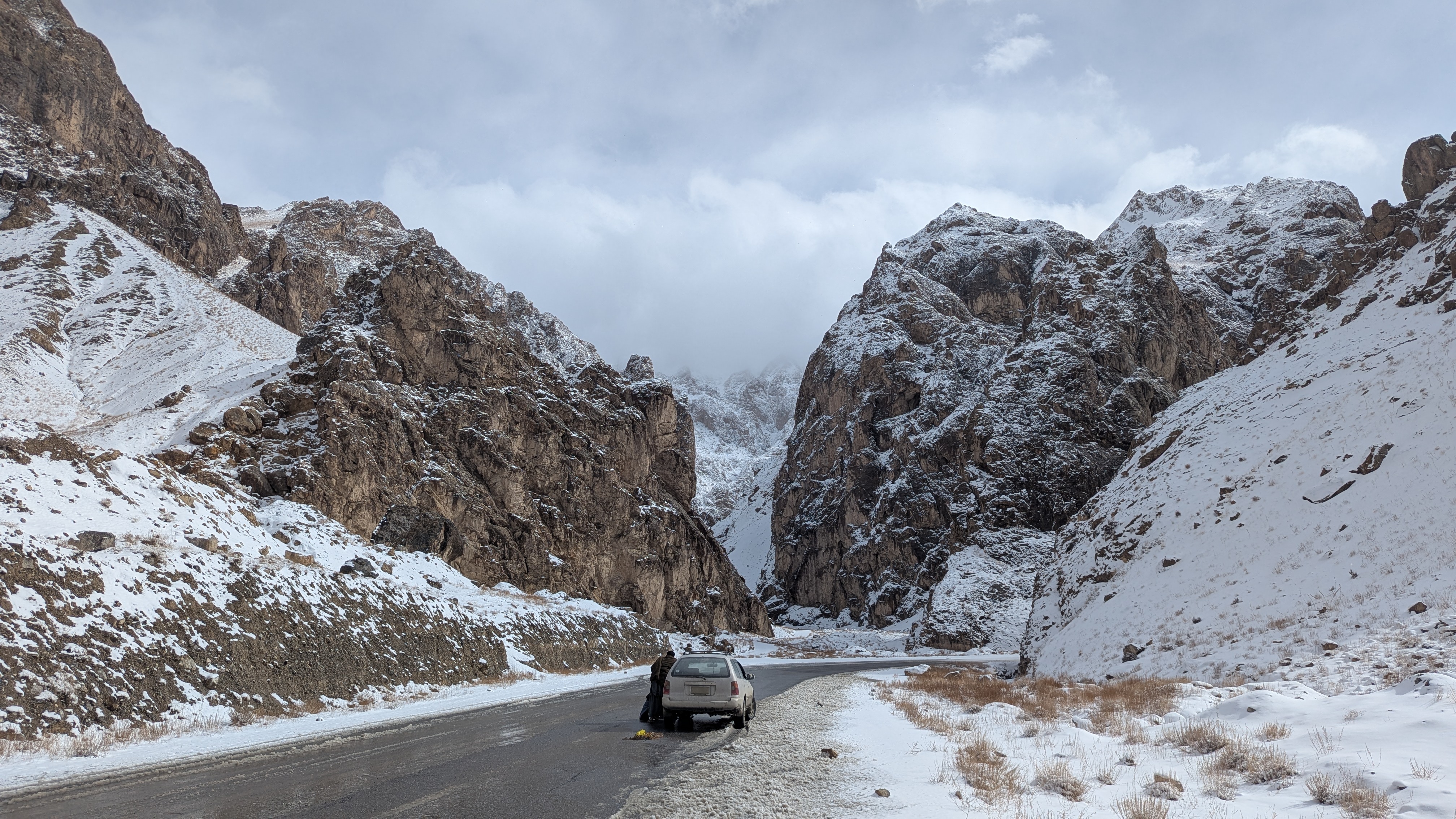 Wallpaper: afghanistan_snowing.jpg