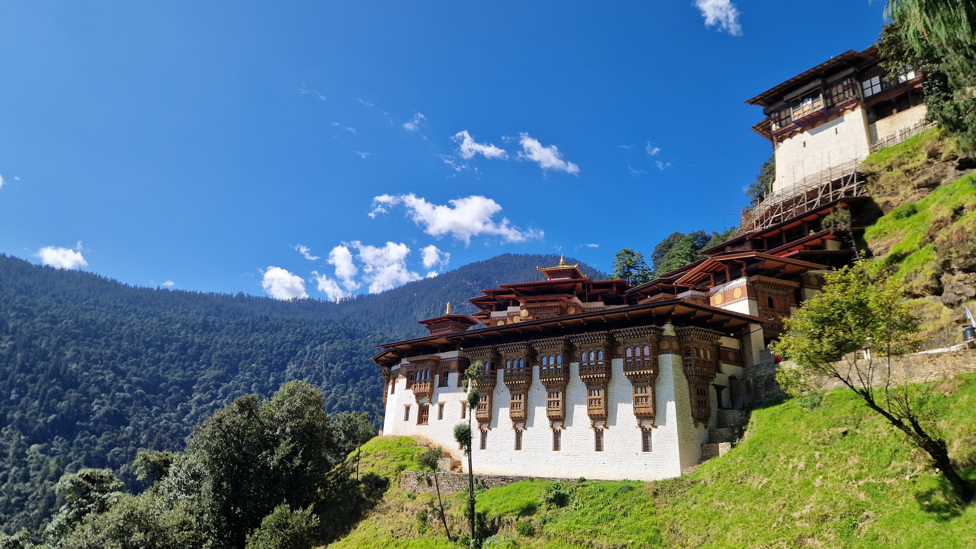 Wallpaper: bhutan_monastery.jpg