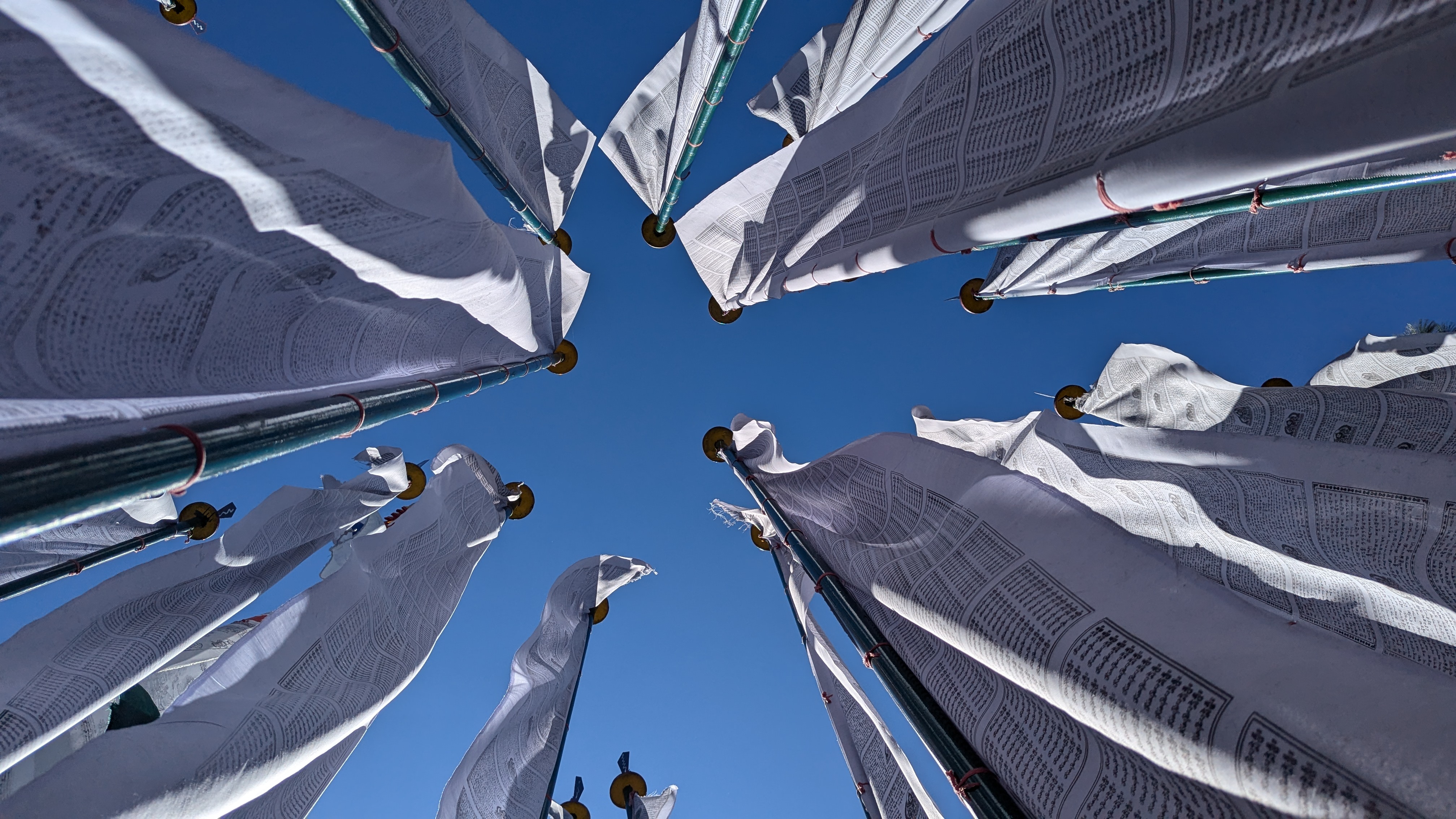Wallpaper: bhutan_prayer_flags_better.jpg
